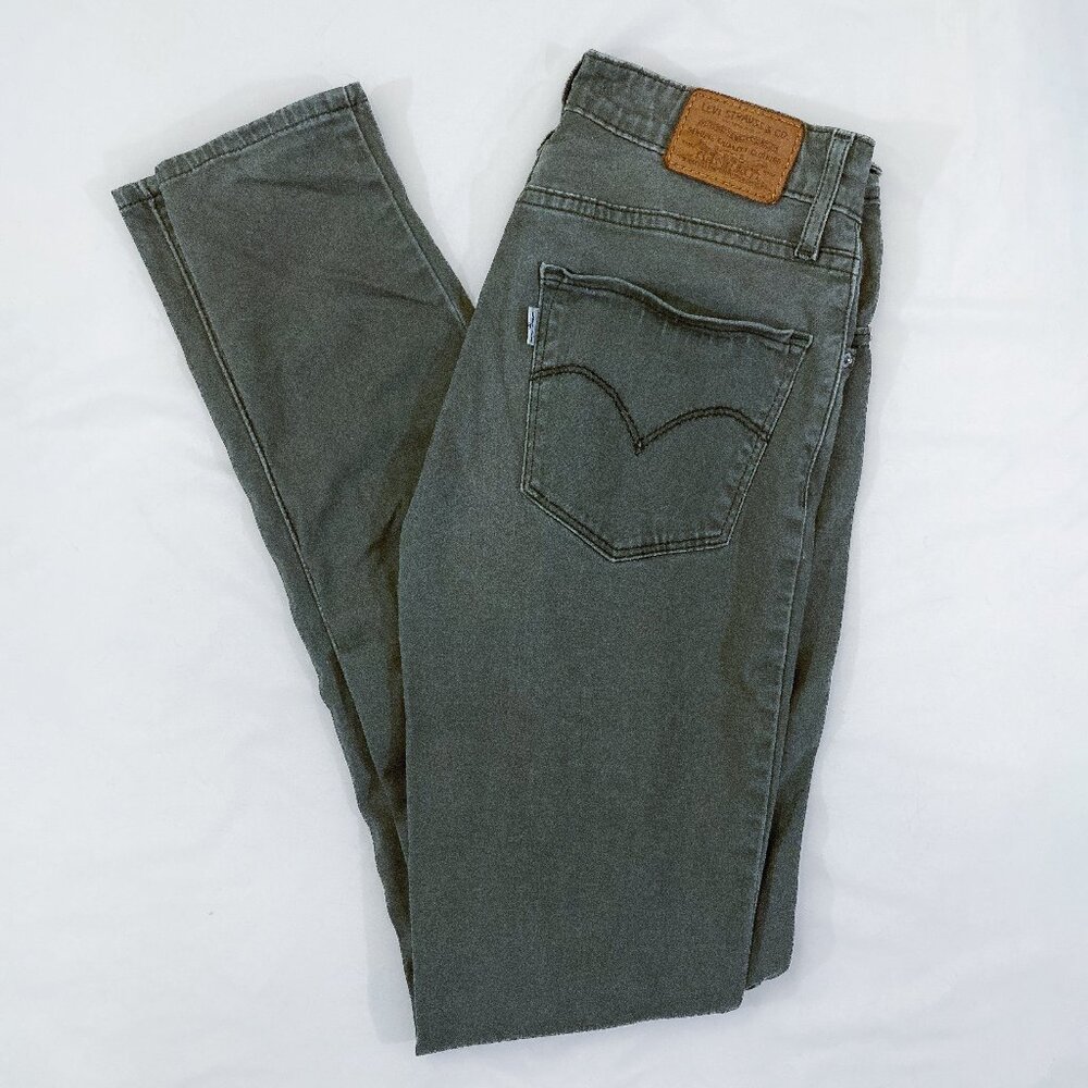 Green Levi’s 721 High-Waisted Skinny Jeans | Size 27